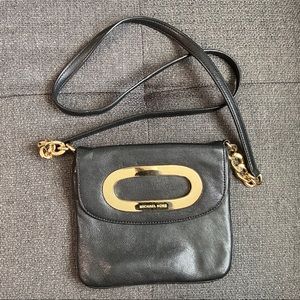 Micheal Kors Crossbody Bag. Great condition 9/10. Black and gold.